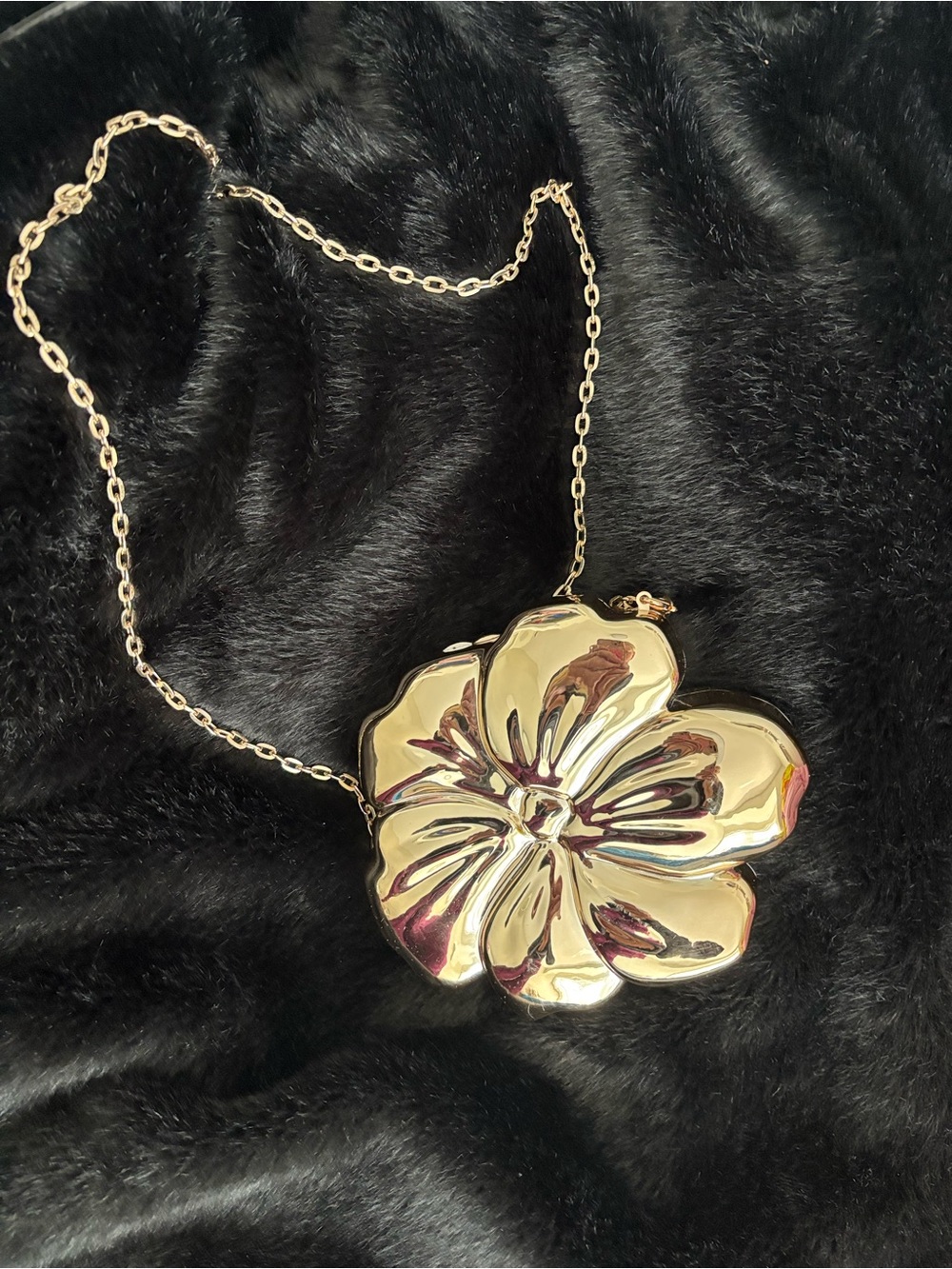 Fashion Nova Gold Flower Shoulder Bag ✨🏆